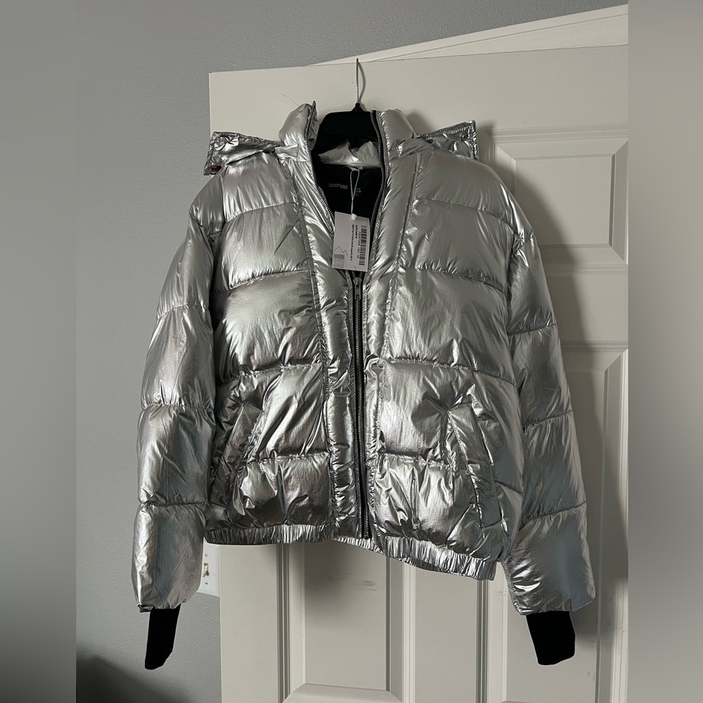NWT Boohoo Metalic Gray Puffer
